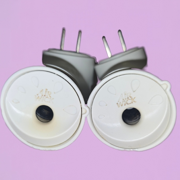 Lot Of 6 Air Wick Plug Ins - 4 Used & 2 New (No Refills Included) - Picture 7 of 9